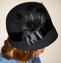 Load image into Gallery viewer, sur la tete cloche red/black, & x2 brooch option black-plain