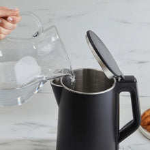 Load image into Gallery viewer, West Bend 1500W 1.5L Cordless Kettle
