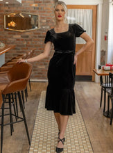 Load image into Gallery viewer, Betty Hannah Stretchy Velvet Holiday Cocktail Party Midi
